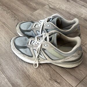 New Balance M990 v5 Gray and White Athletic Sneakers size 11.5 made in USA